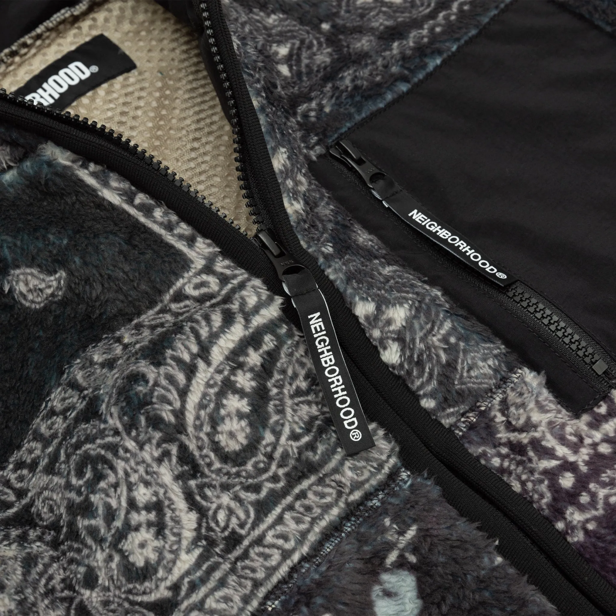 BANDANA PATTERN FLEECE JACKET