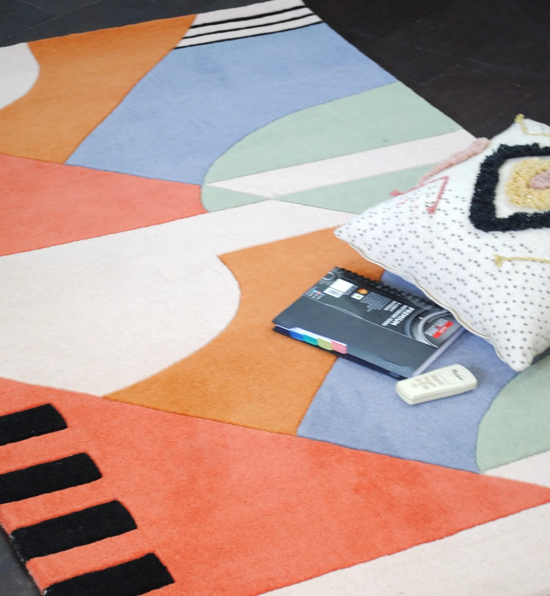 HENRICK  HANDTUFTED WOOL CARPET