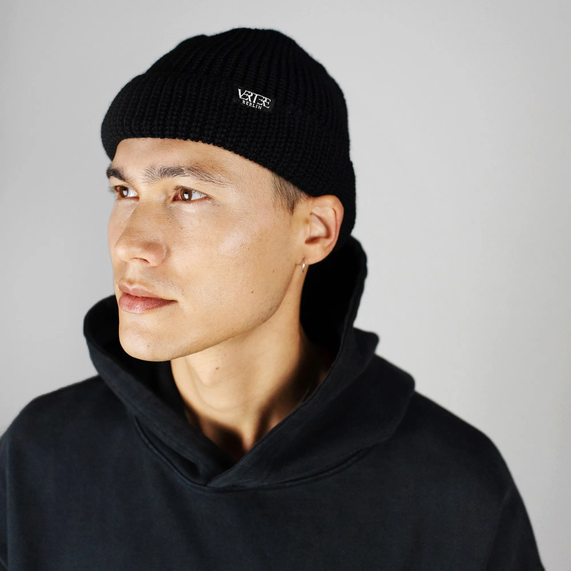 SHORT WOOL BEANIE FUSE - BLACK