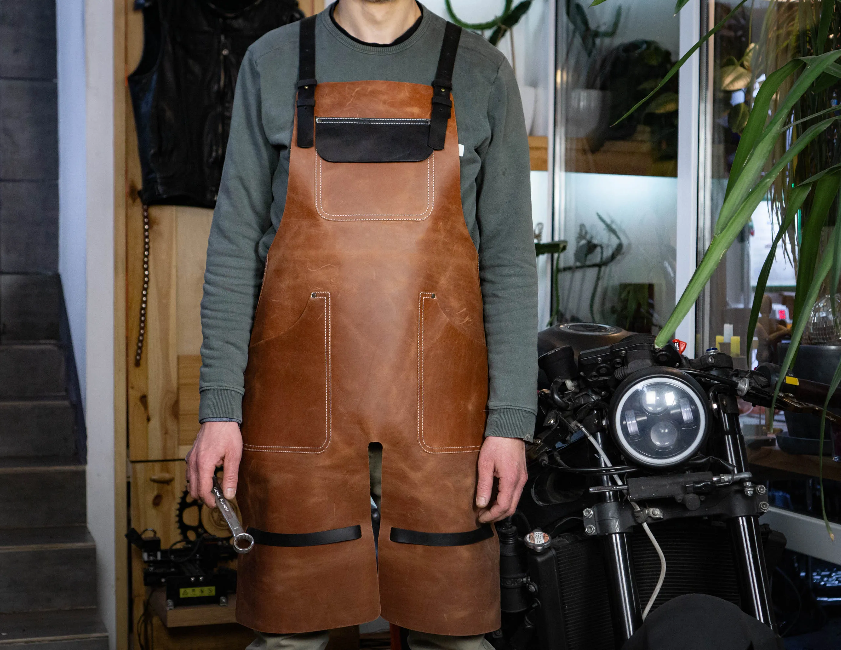 Split leg leather apron