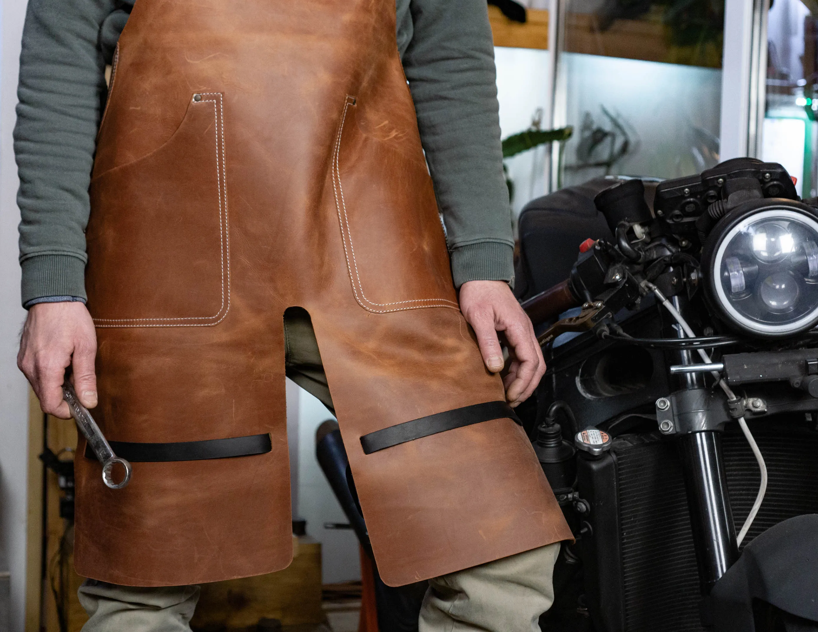 Split leg leather apron